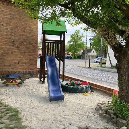 Alte Schule Cafe Und Pension Drehna Exterior foto